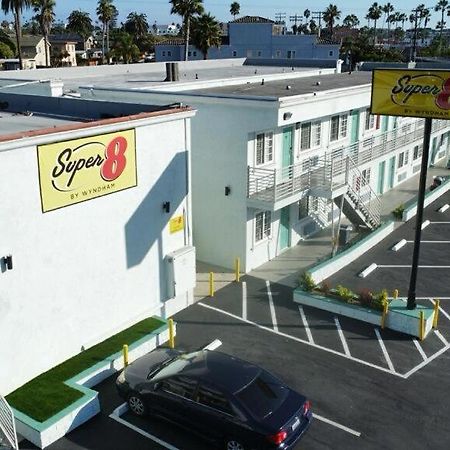 Super 8 By Wyndham Oceanside Downtown Hotel Екстериор снимка