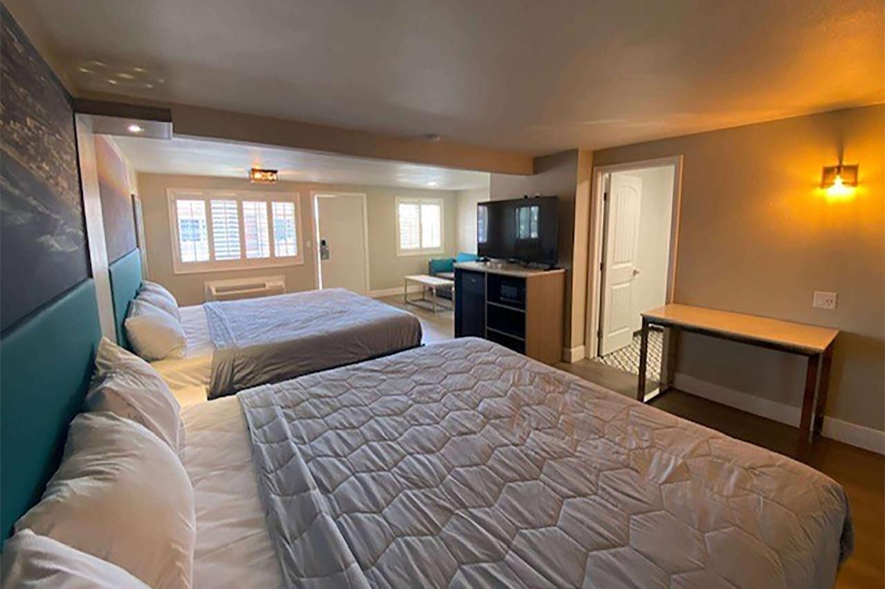 Super 8 By Wyndham Oceanside Downtown Hotel Екстериор снимка