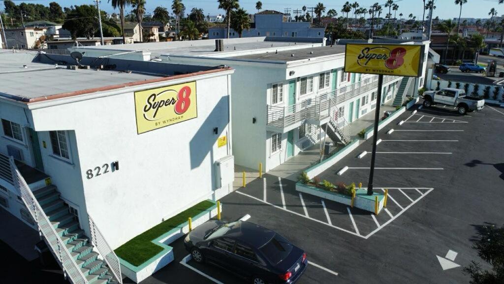 Super 8 By Wyndham Oceanside Downtown Hotel Екстериор снимка