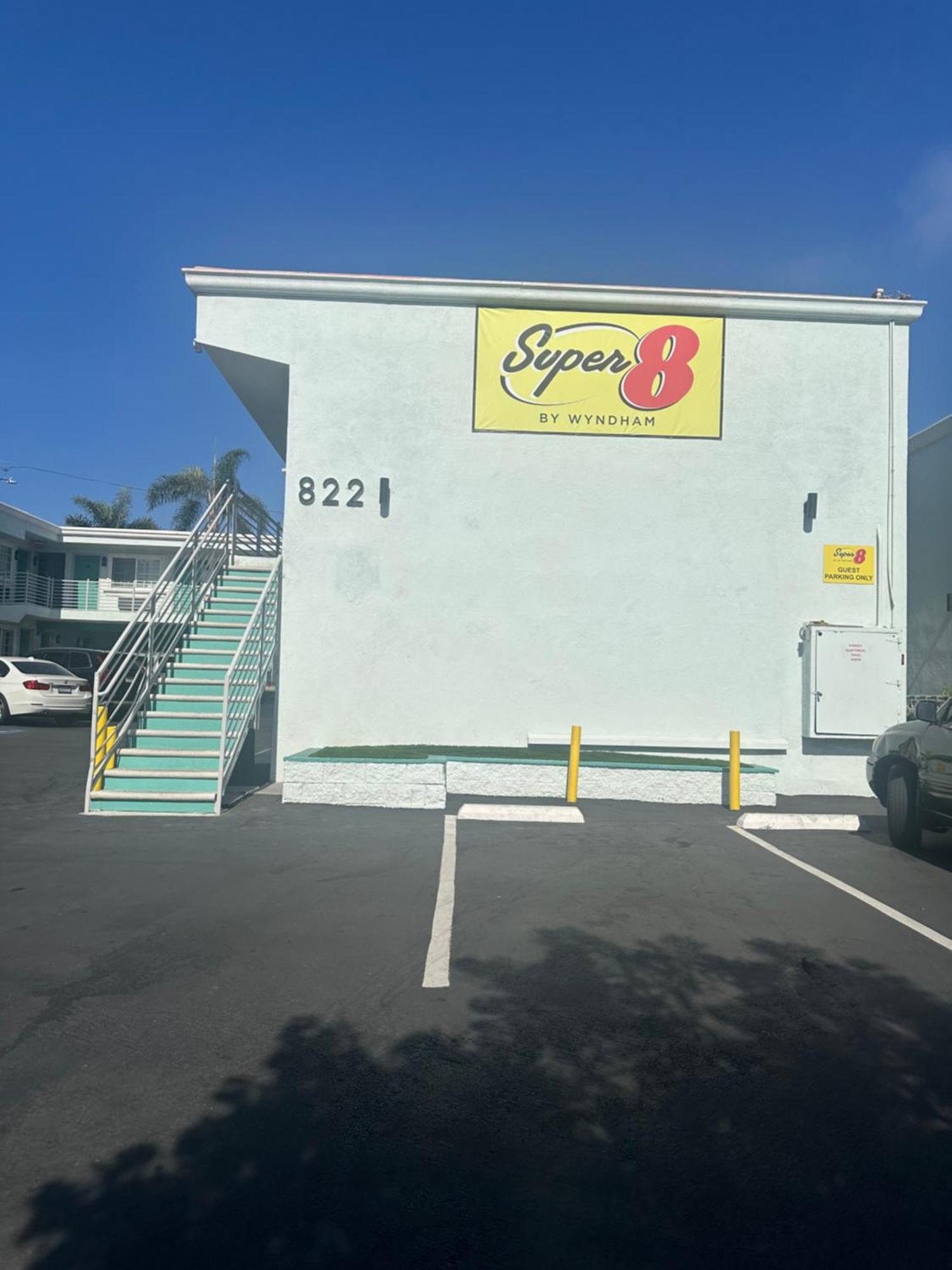 Super 8 By Wyndham Oceanside Downtown Hotel Екстериор снимка