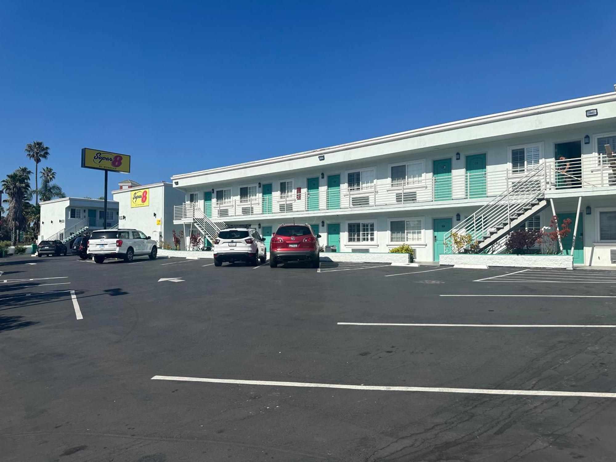 Super 8 By Wyndham Oceanside Downtown Hotel Екстериор снимка