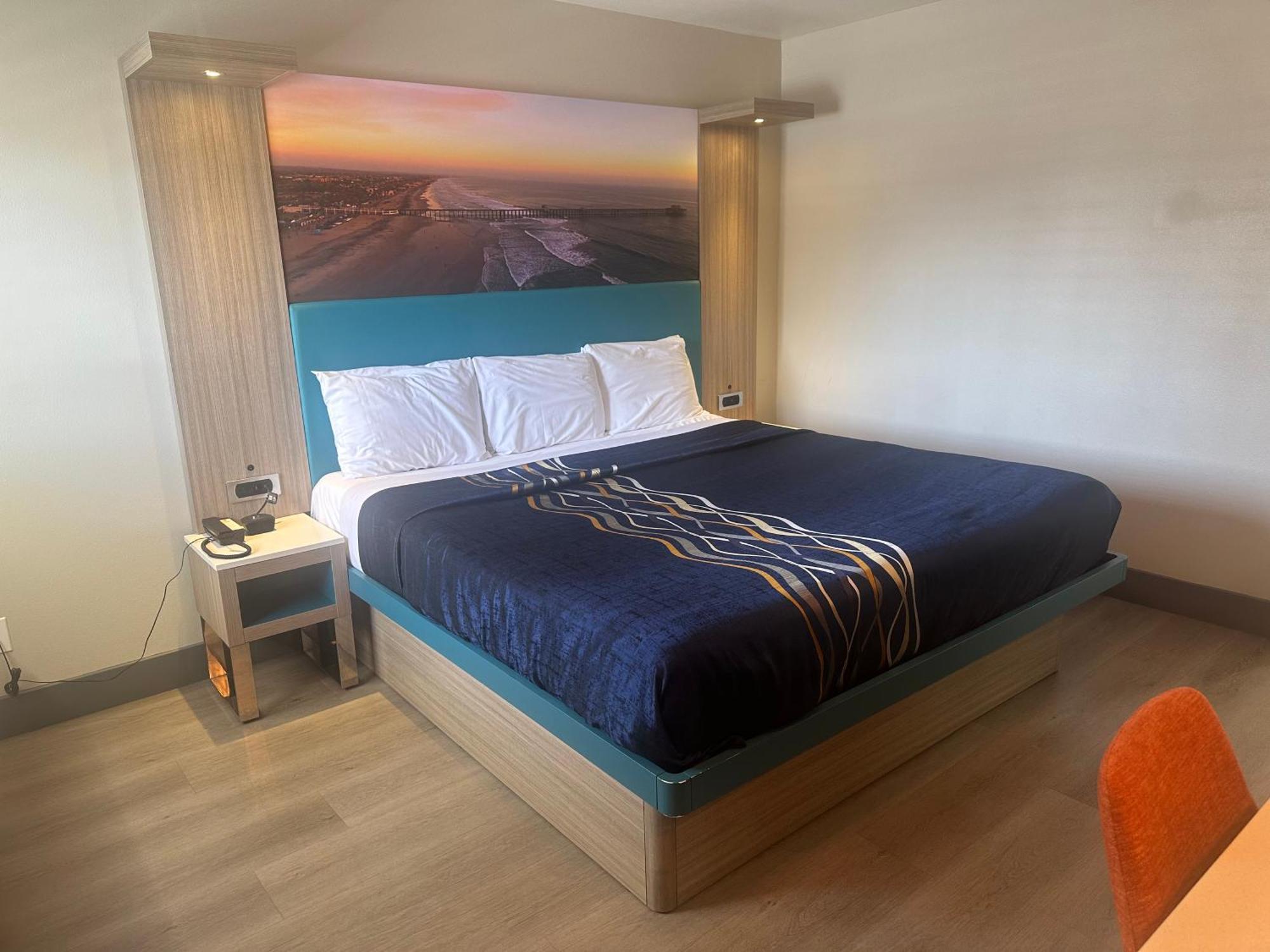 Super 8 By Wyndham Oceanside Downtown Hotel Екстериор снимка