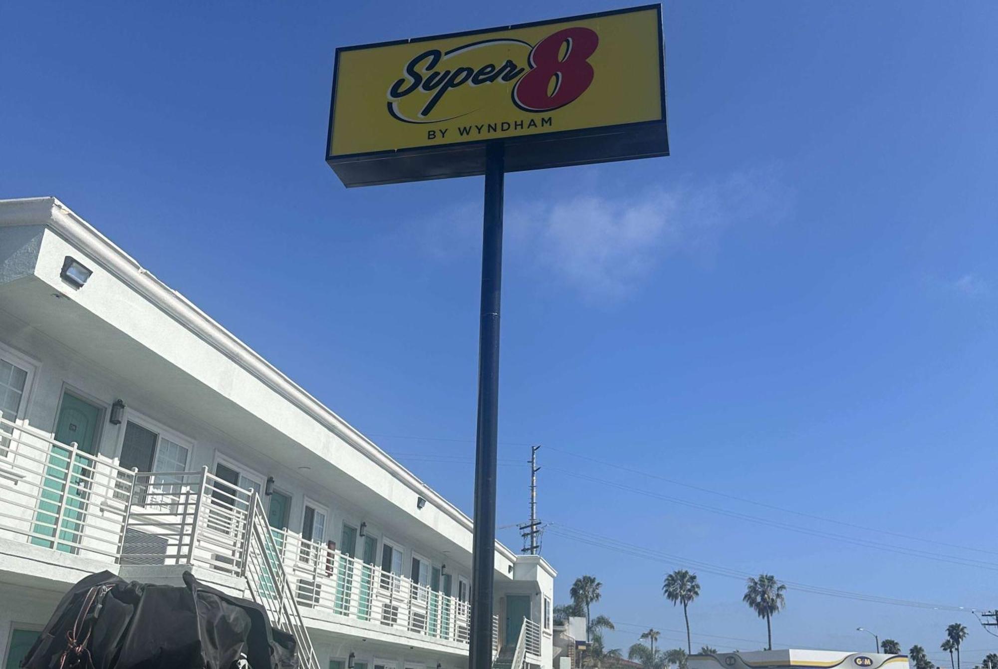 Super 8 By Wyndham Oceanside Downtown Hotel Екстериор снимка