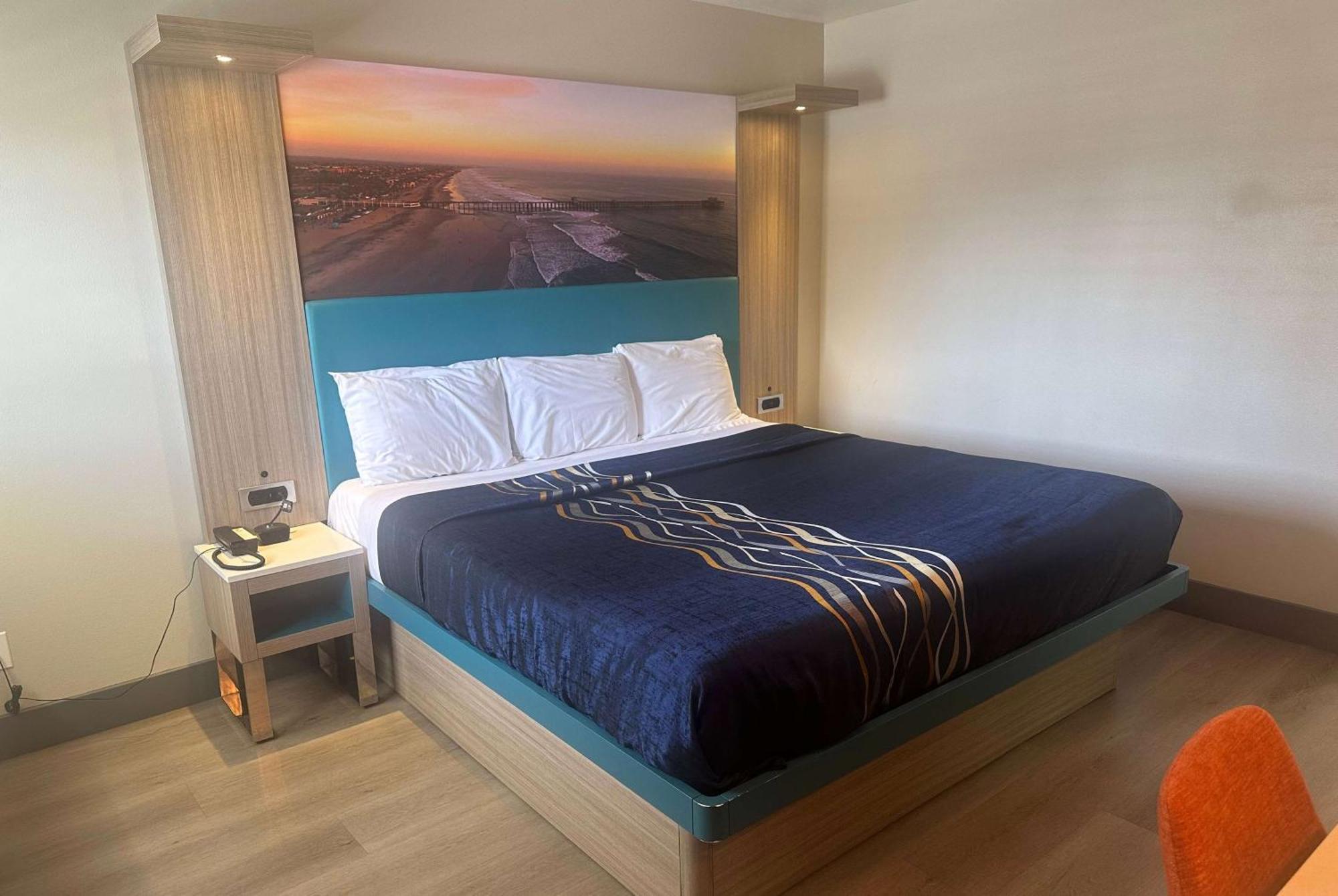 Super 8 By Wyndham Oceanside Downtown Hotel Екстериор снимка