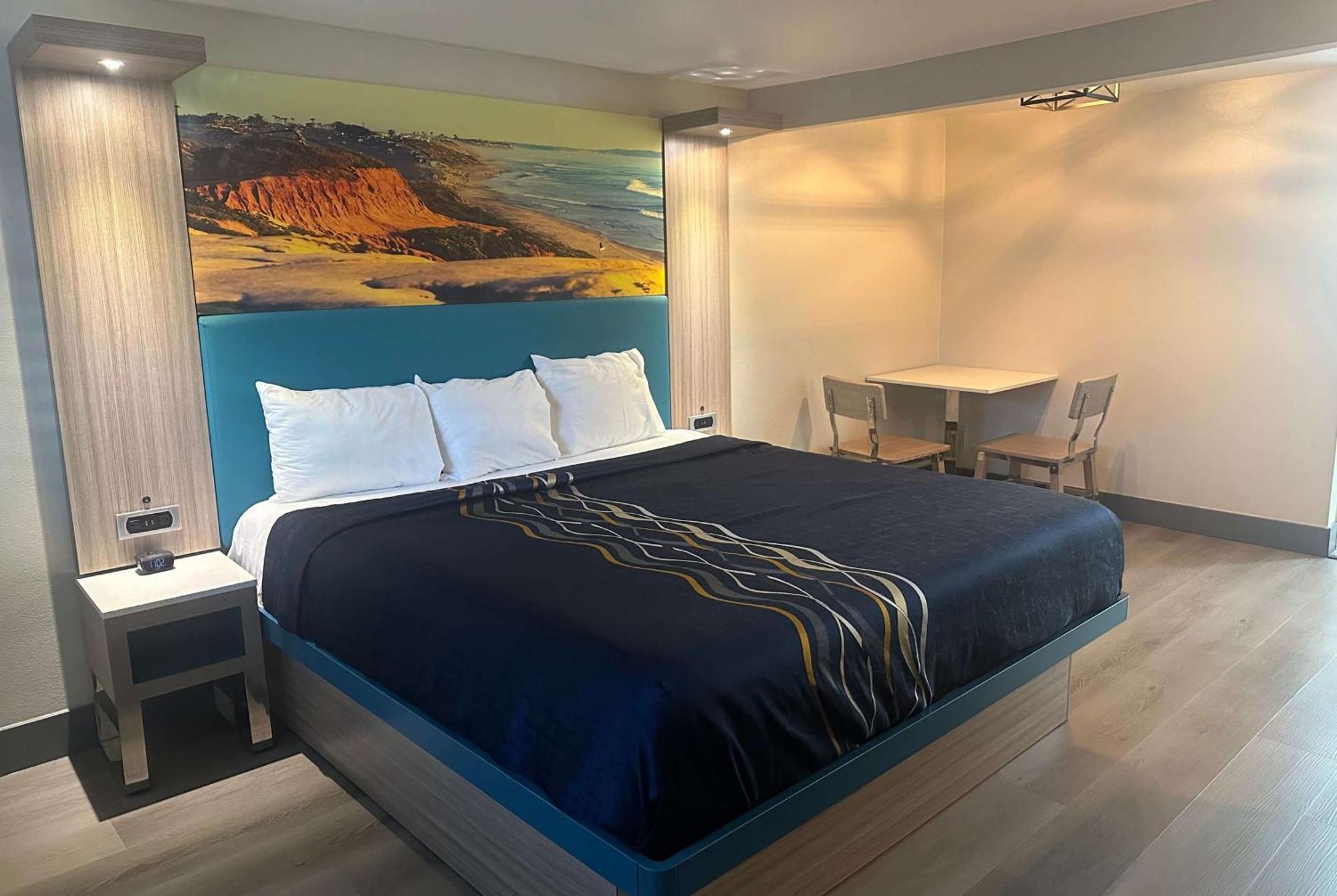Super 8 By Wyndham Oceanside Downtown Hotel Екстериор снимка
