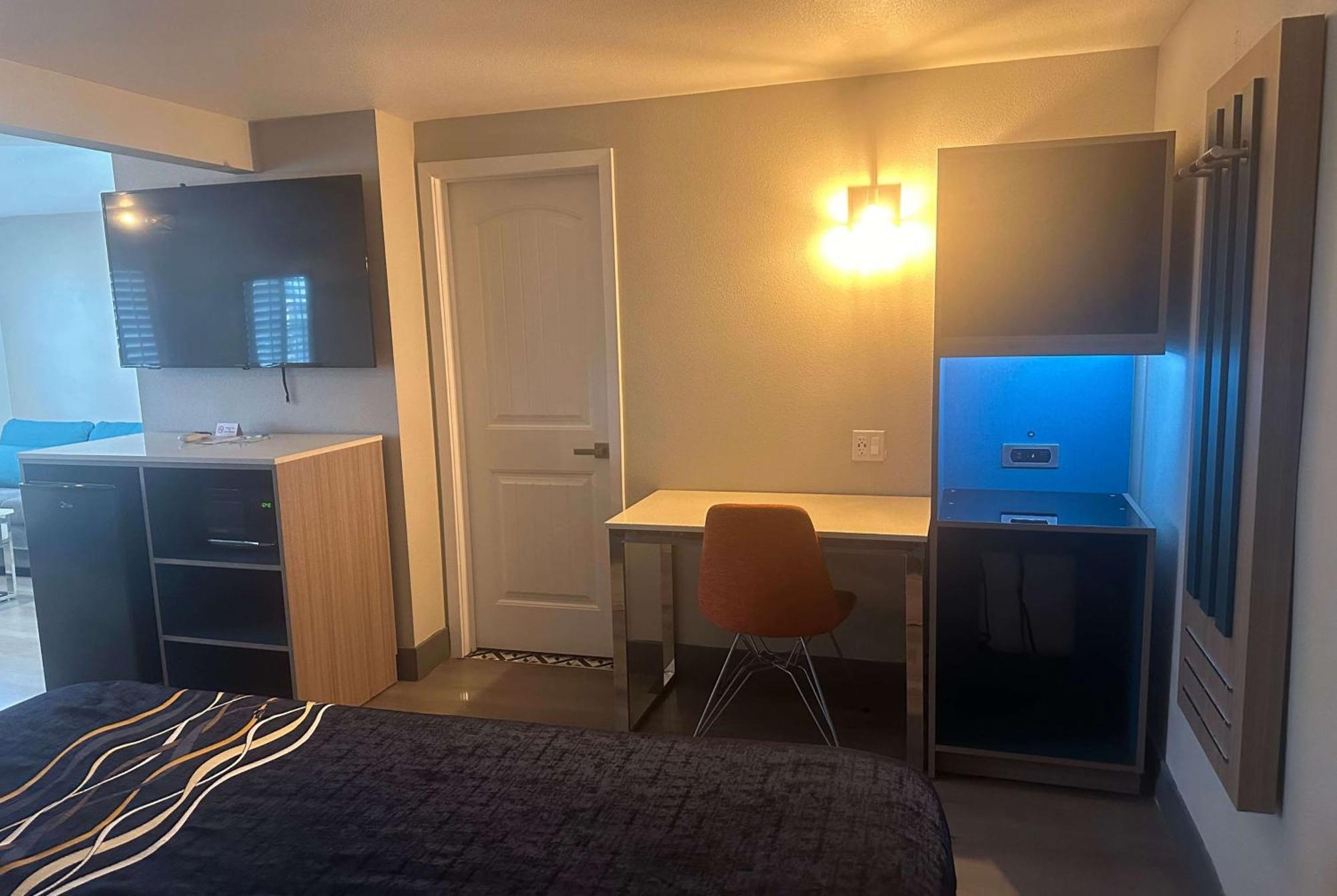 Super 8 By Wyndham Oceanside Downtown Hotel Екстериор снимка