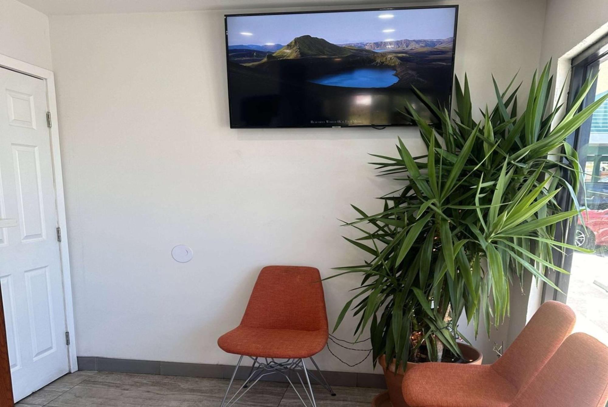 Super 8 By Wyndham Oceanside Downtown Hotel Екстериор снимка