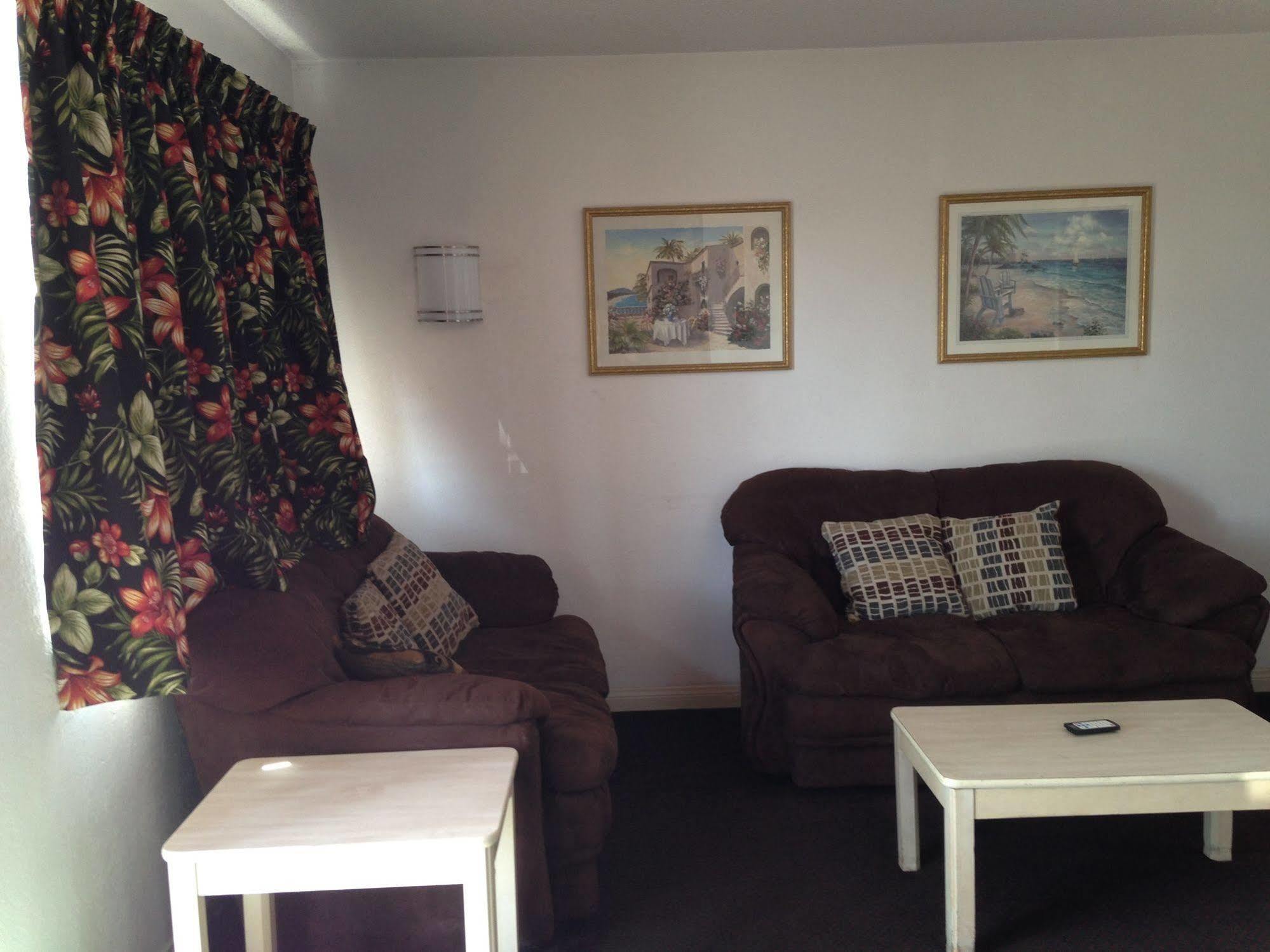 Super 8 By Wyndham Oceanside Downtown Hotel Екстериор снимка