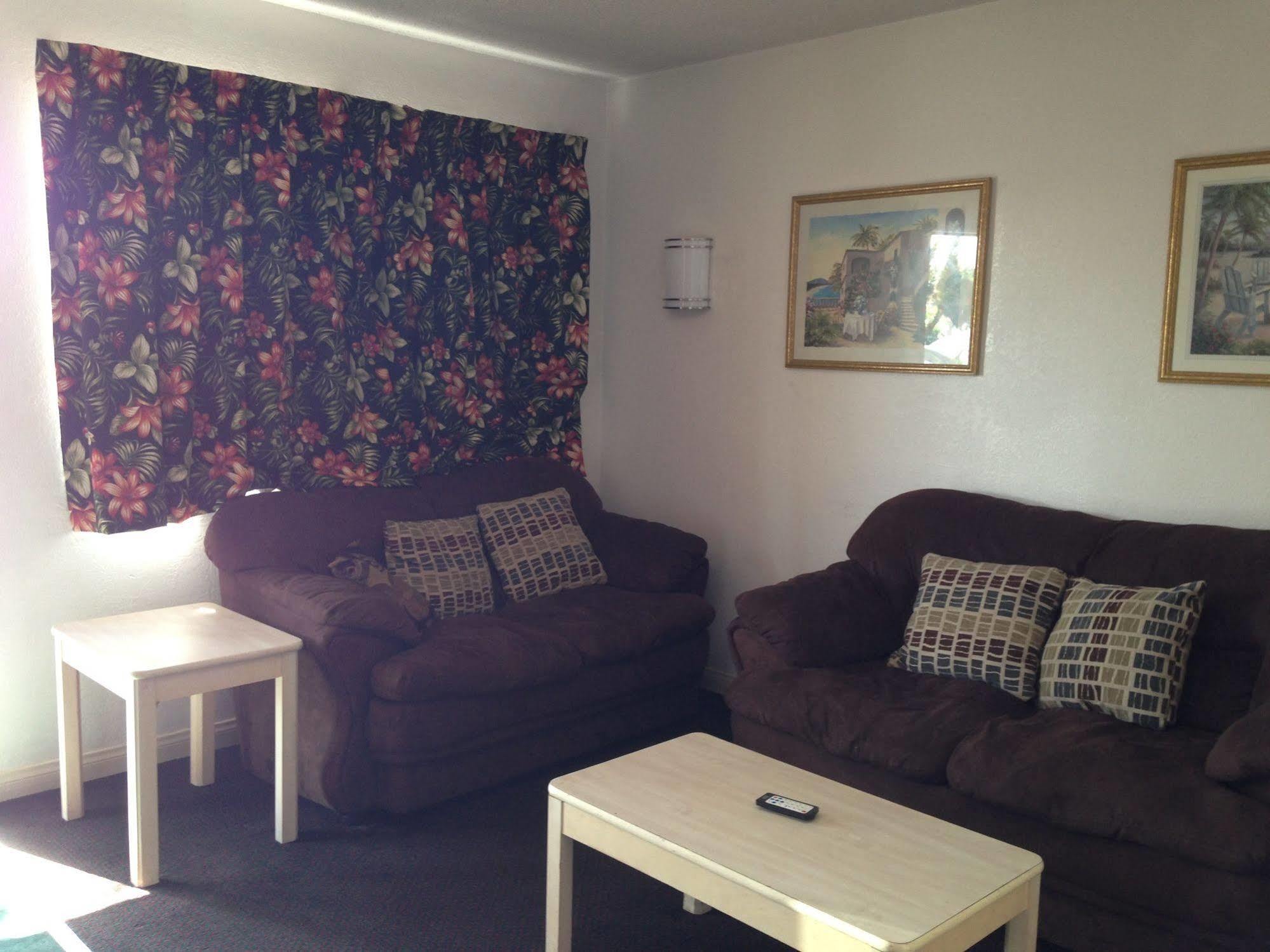 Super 8 By Wyndham Oceanside Downtown Hotel Екстериор снимка