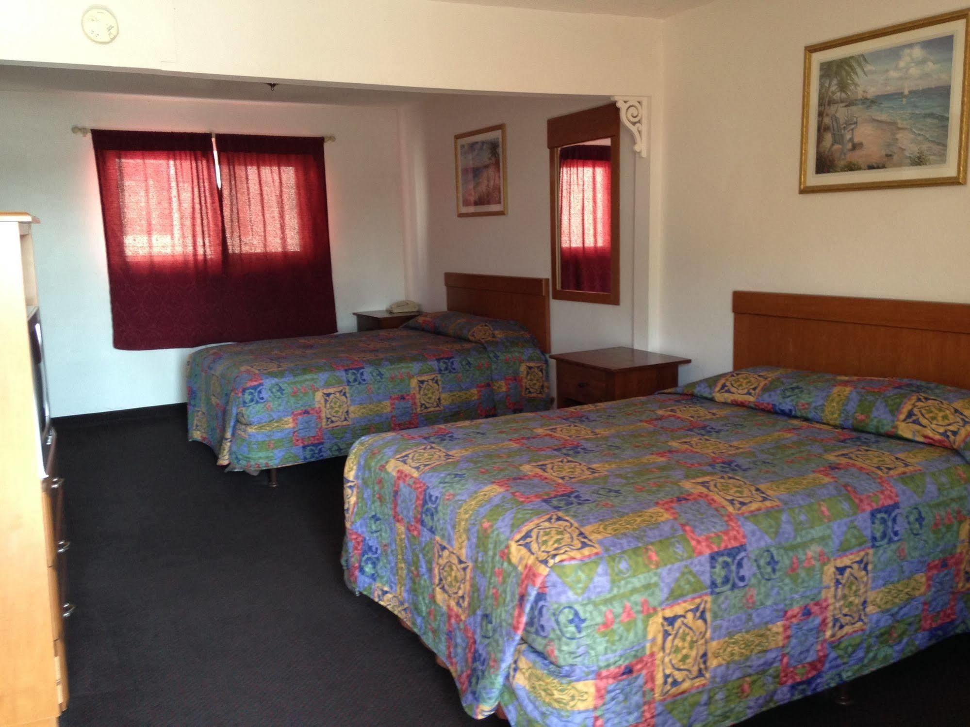 Super 8 By Wyndham Oceanside Downtown Hotel Екстериор снимка